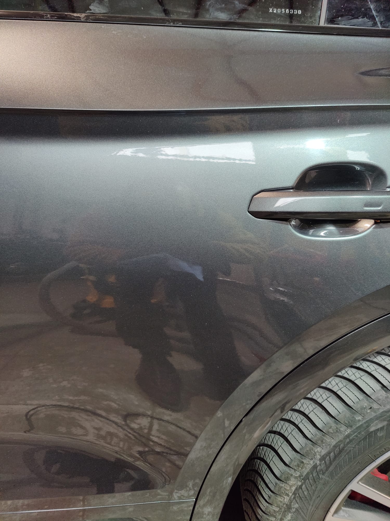 Résultat après élimination des rayures sur porte de voiture, polissage carrosserie - Clean'Ride Hérault