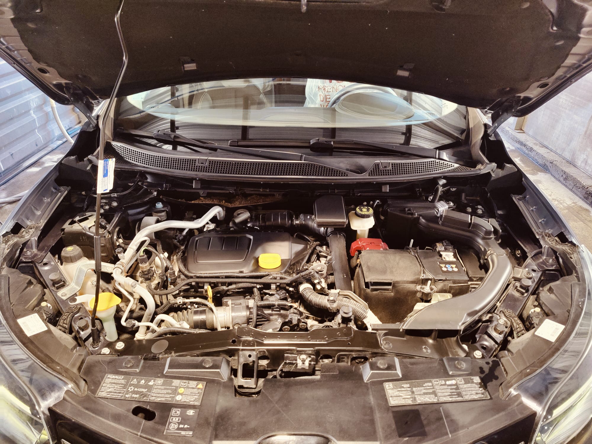 Résultat nettoyage et protection moteur voiture, plastiques rénovés - Clean'Ride Hérault