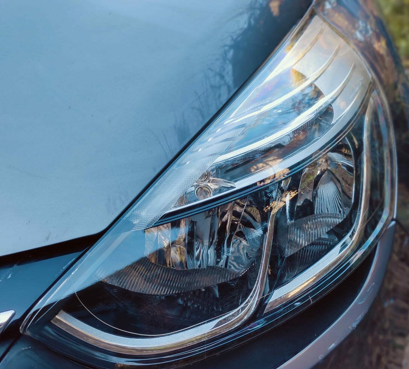 Résultat rénovation optique de phare, transparence et clarté retrouvées - Clean'Ride Hérault