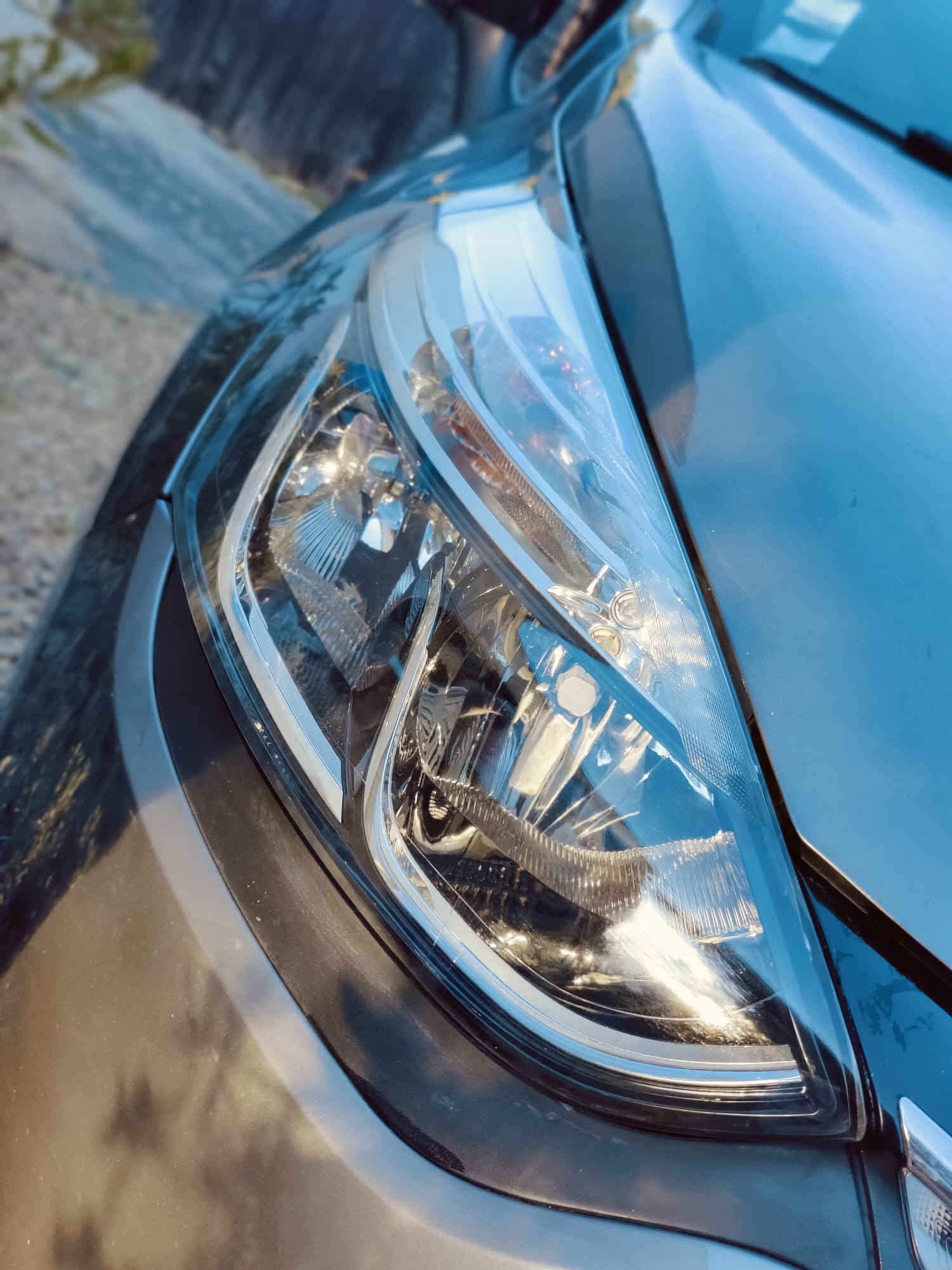 Résultat rénovation optique de phare, transparence et clarté retrouvées - Clean'Ride Hérault