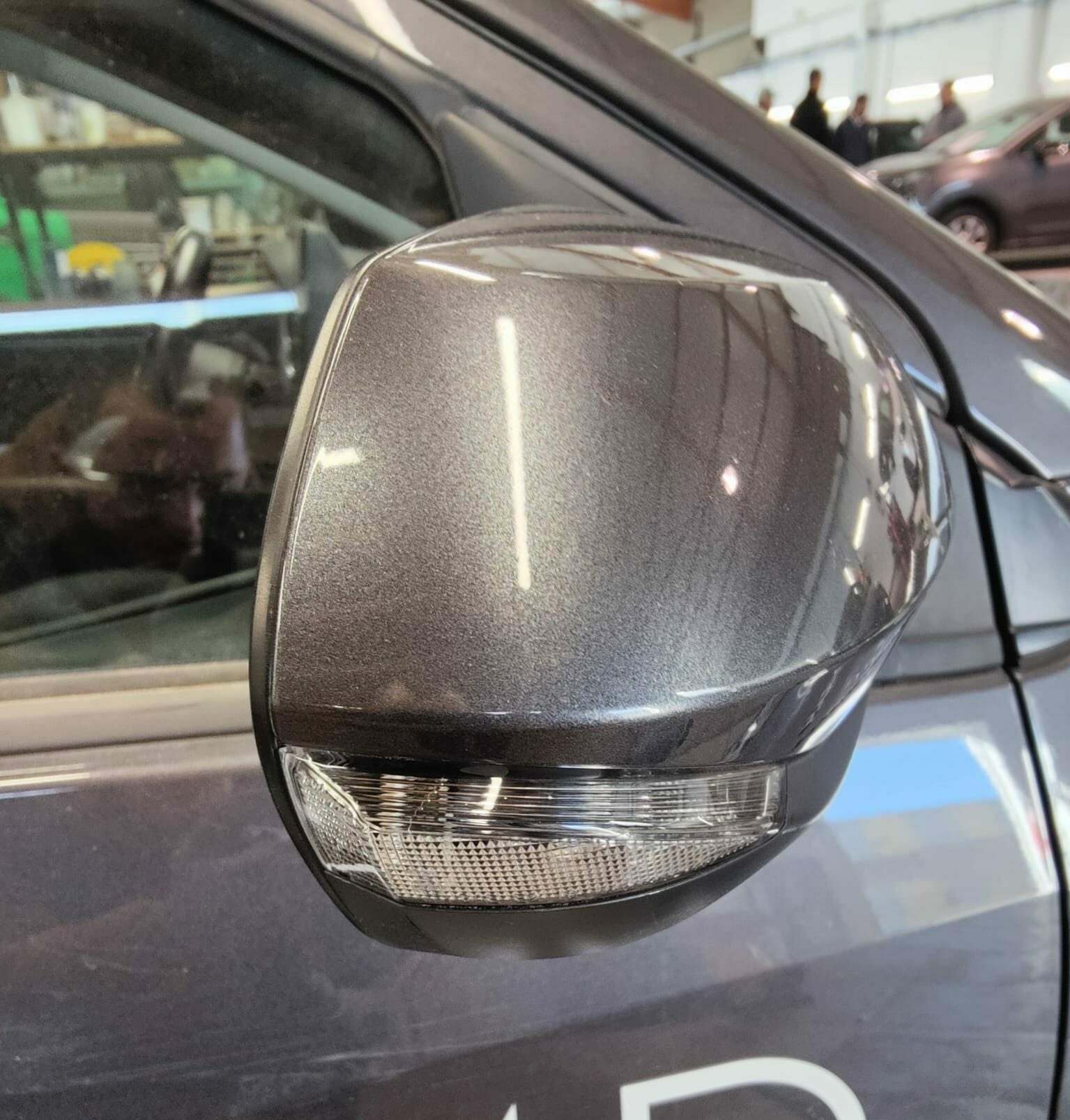 Résultat après polissage répétiteur de clignotant sur rétroviseur - Clean'Ride Hérault