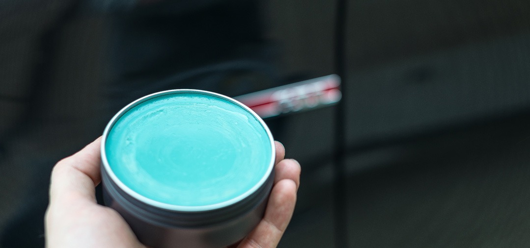 Clean'Ride - Rénovation esthétique & nettoyage automobile Application de cire de protection carrosserie pour brillance intense - Clean'Ride Detailing Hérault