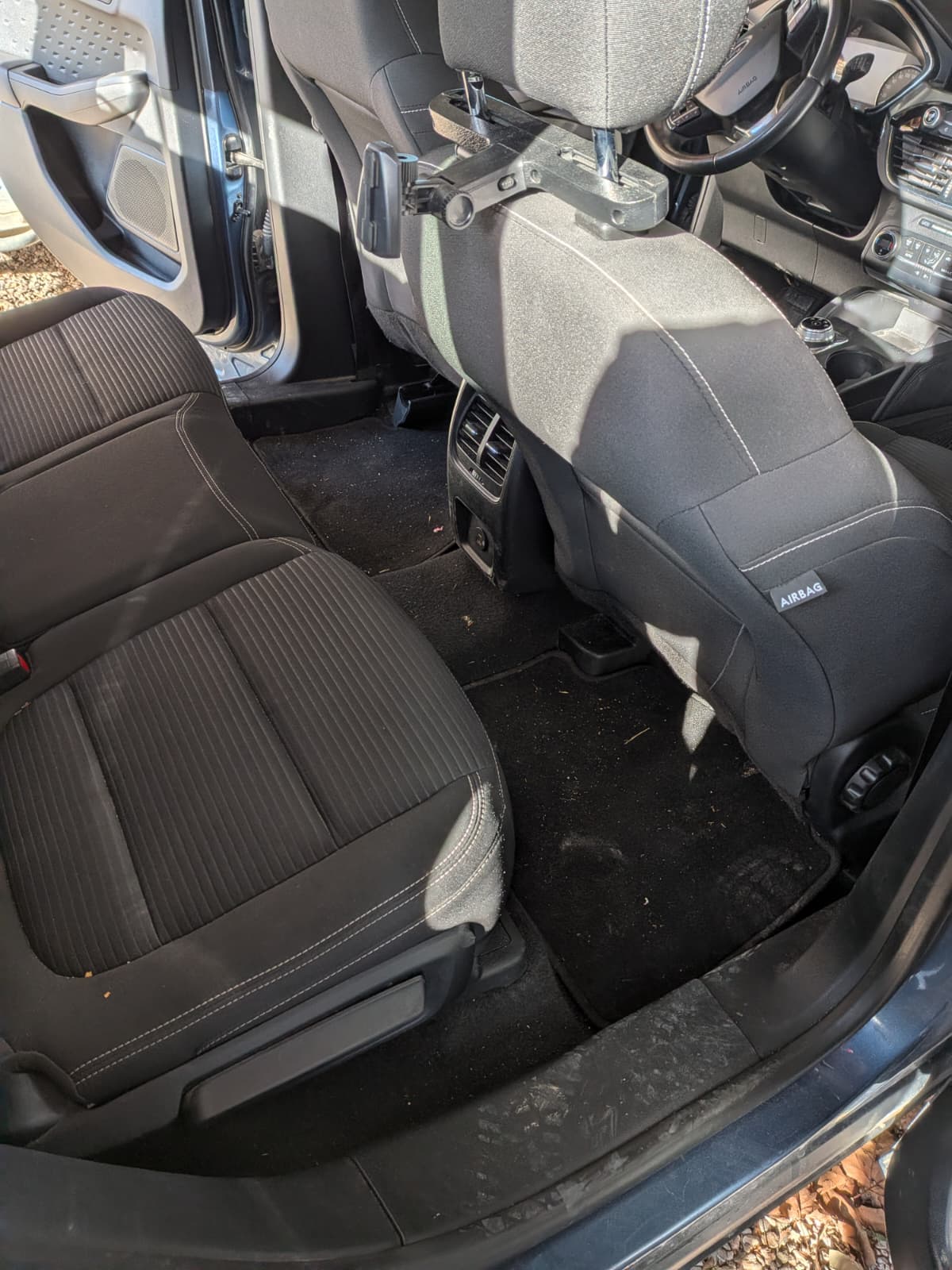 Clean'Ride - Rénovation esthétique & nettoyage automobile nettoyage intérieur arrière côté passager avant