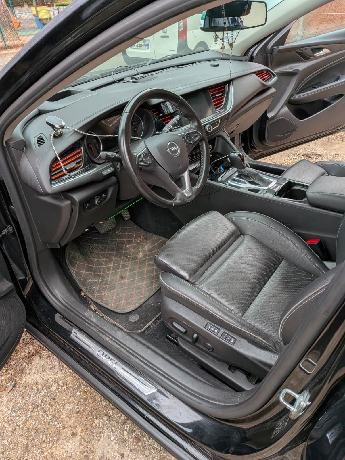 Clean'Ride - Rénovation esthétique & nettoyage automobile nettoyage intérieur côté conducteur avant