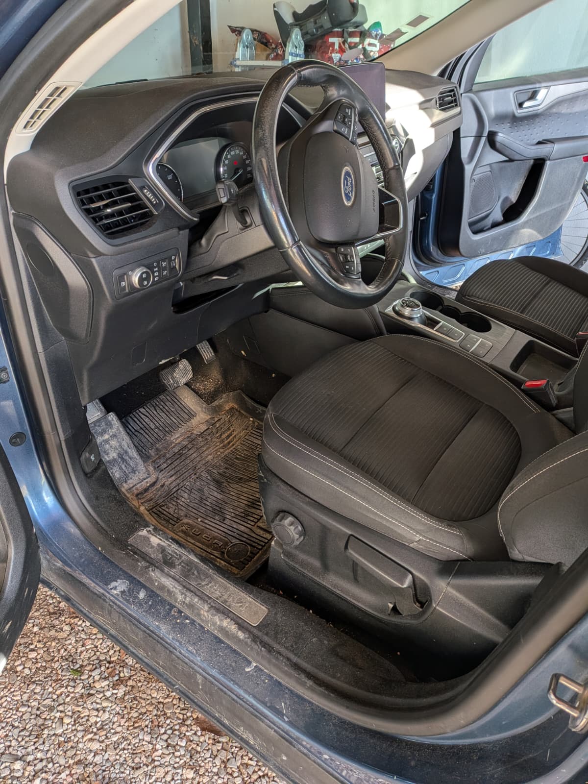 Clean'Ride - Rénovation esthétique & nettoyage automobile nettoyage intérieur côté conducteur avant