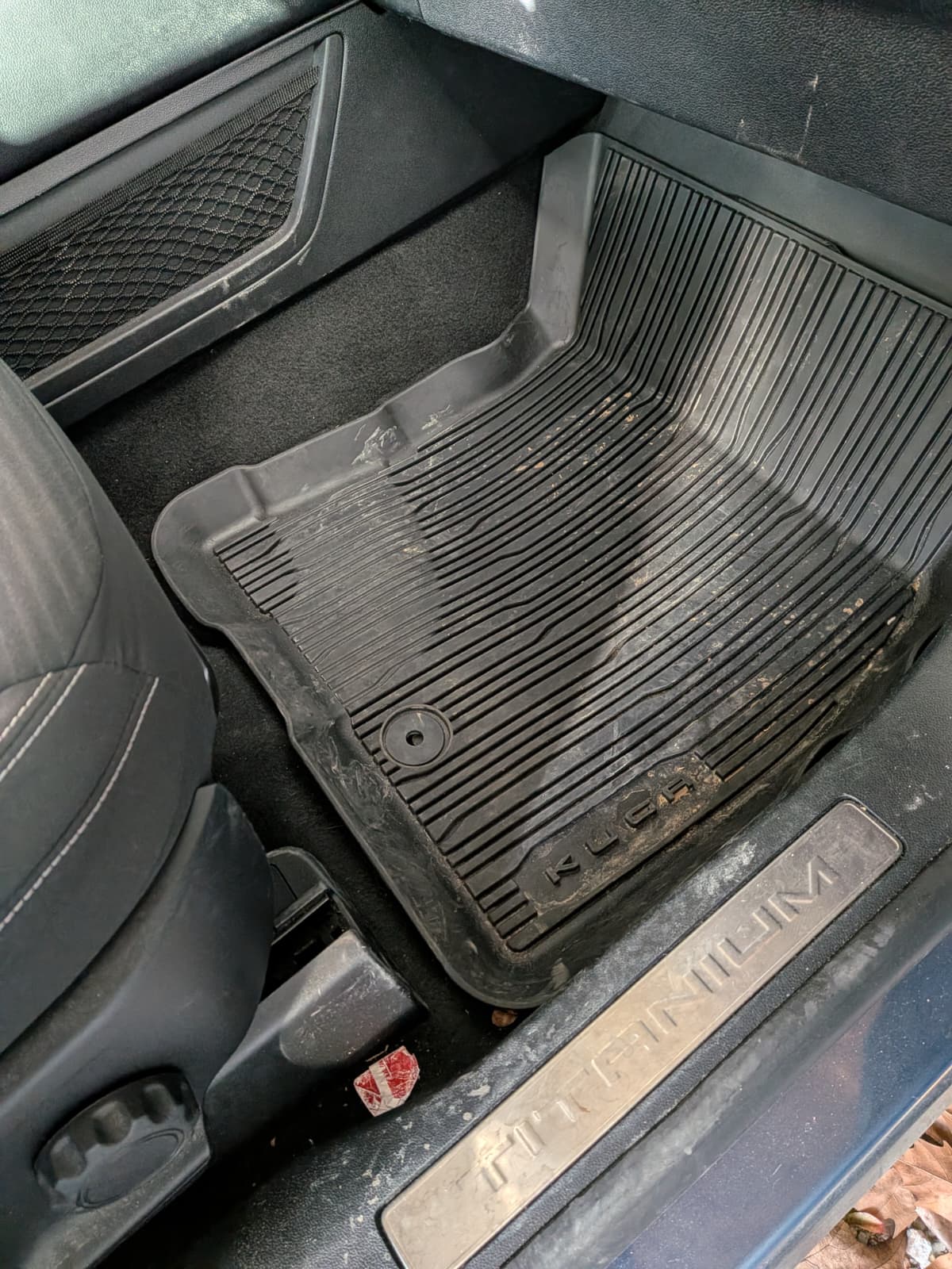 Clean'Ride - Rénovation esthétique & nettoyage automobile nettoyage intérieur côté passager avant